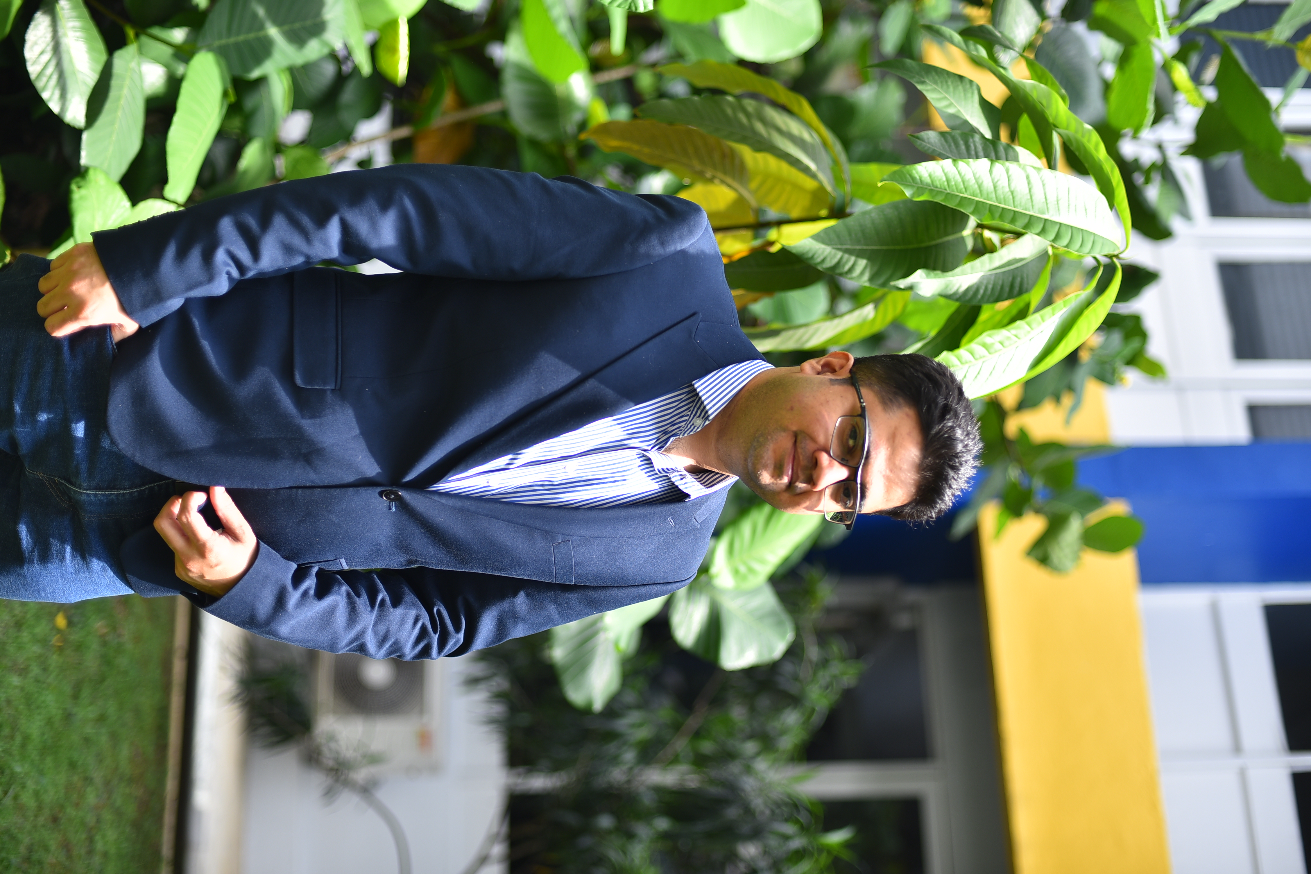 A person in a pink shirtAI-generated content may be incorrect.